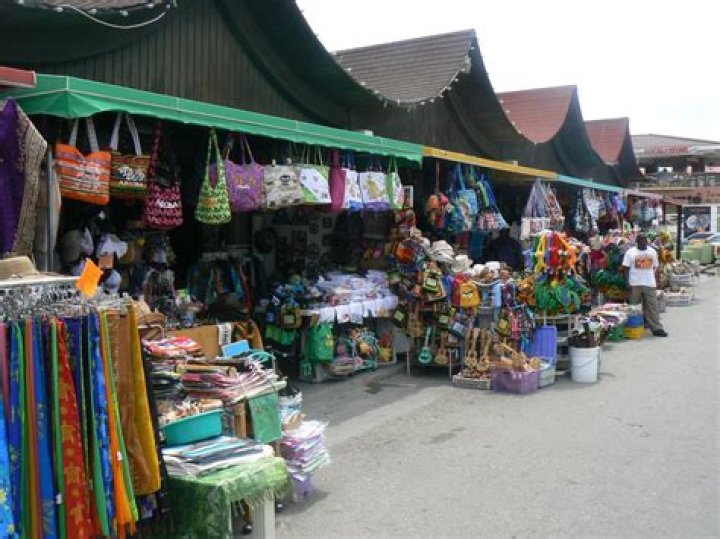 12 Best Places to Go Shopping in Aruba