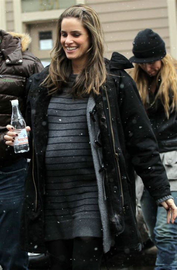 Amanda Peet Shows off Baby Bump at Emmys