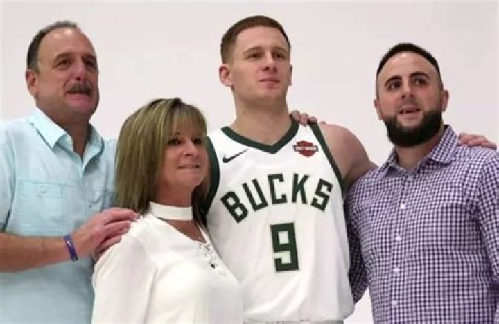 Donte Divincenzo Siblings: Brother John A. DiVincenzo And Family