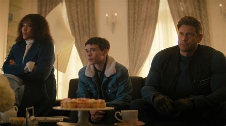 Emmy Raver-Lampman Wiki, Husband, Parents