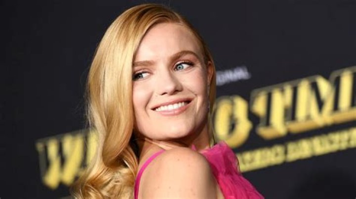 Hadley Robinson Height: How Tall? Age Parents And Family