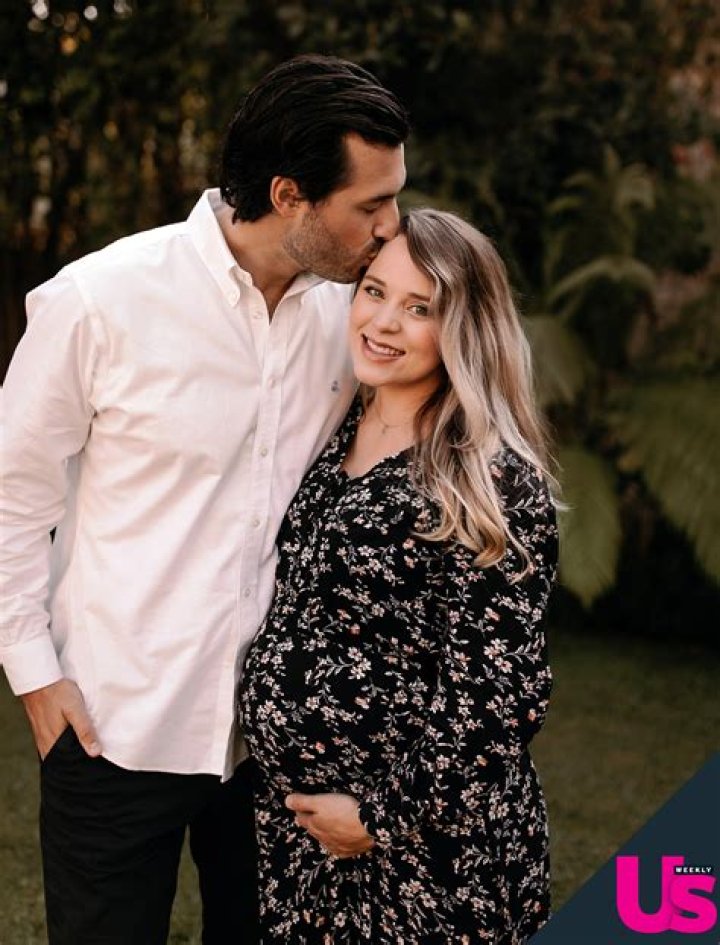 Jinger Duggar Reveals New Maternity Photos.
