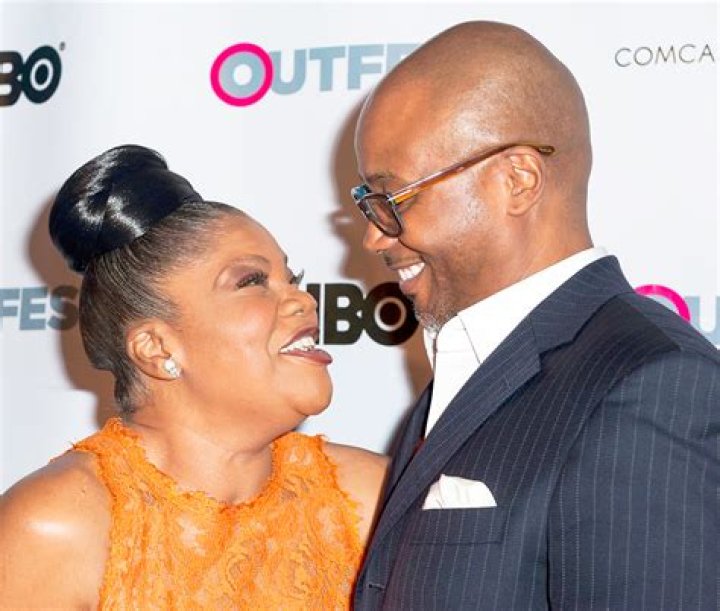 Mo'Nique, an actress and comedian is in a open relationship with her husband Sidney Hicks.