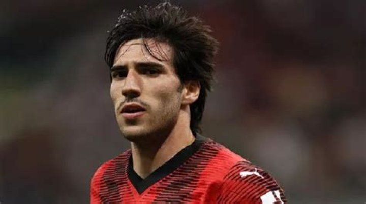 Sandro Tonali Net Worth – How Rich Is He? Career Earnings And Salary