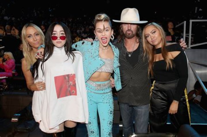 Selena Gomez attempts to quash Miley Cyrus feud rumors before they erupt