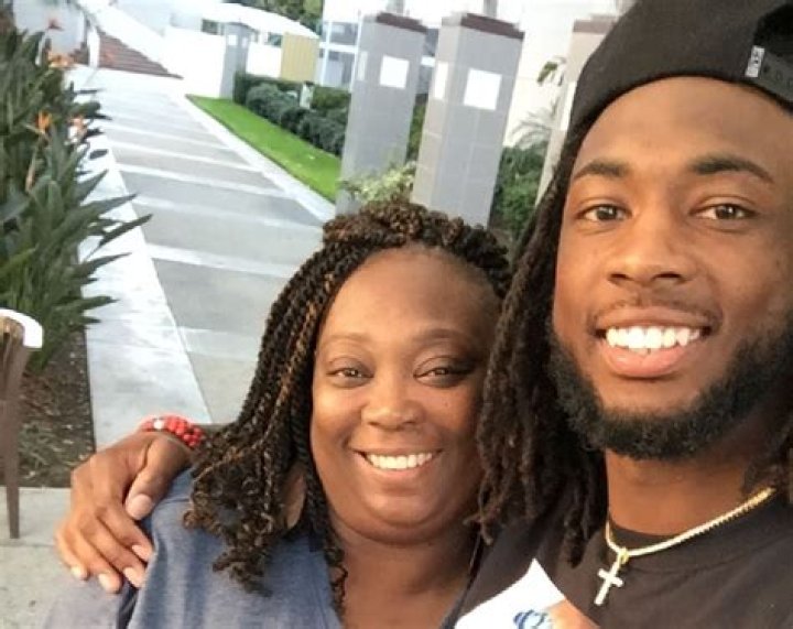 Who Is WR Mike Williams Brother Eric Baylor? Parents Mary Rosenthal And Sister